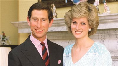 استقبلهم الرئيس السادات.. الأمير تشارلز في مصر للمرة الأولى رفقة الأميرة الراحلة ديانا