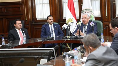 وزير الزراعة: إلزام شركات الأسمدة الأزوتية بضخ 65% من حصتها للسوق المحلي