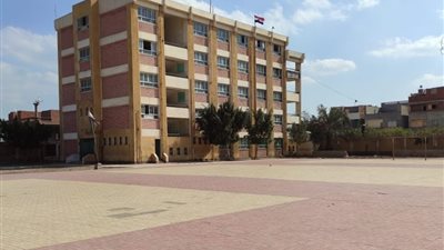 منع طالب اعتدى على مُعلمه بالضرب بمساعدة والده في الدقهلية من دخول المدرسة