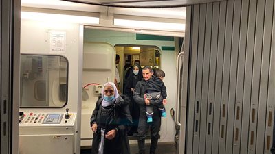 وصول طائرتين عراقيتين تقلان عددا من اللاجئين على الحدود البولندية البيلاروسية إلى بغداد