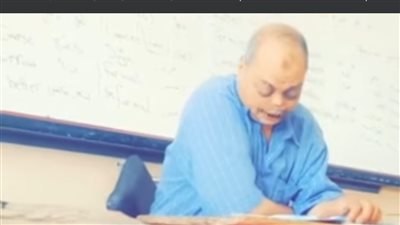 تغيير الصوت والوجه.. طلاب يسخرون من معلمهم بتقنية جديدة داخل فصل بقنا