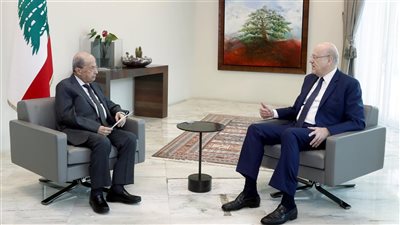 لبنان.. ميشال عون يبحث مع رئيس الحكومة سبل حل أزمة الخليج 