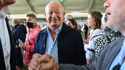 نجيب ساويرس وحازم إمام يشاركان في انتخابات نادي الجزيرة | صور