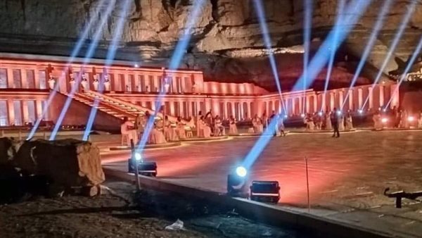 إضاءة معبد الدير