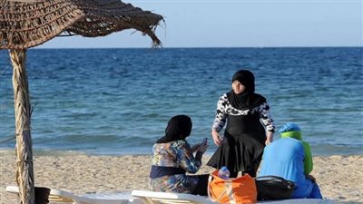 تحظر دخول المرأة المحجبة ونزولها حمام السباحة.. اليوم نظر دعوى إلغاء قرارات الأندية والفنادق ضد المحجبات 