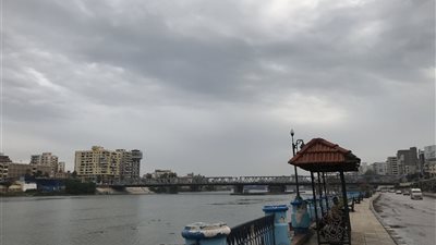 وسط انخفاض درجات الحرارة.. سقوط أمطار خفيفة على مدن الدقهلية 