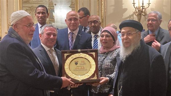  تكريم للسفير طارق