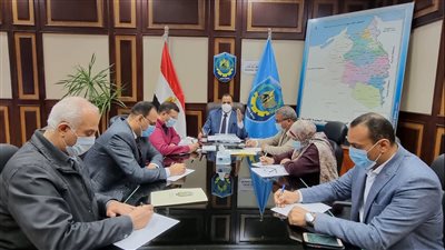 رئيس جامعة دمنهور يترأس غرفة عمليات مركزية لمواجهة الأمطار بالبحيرة