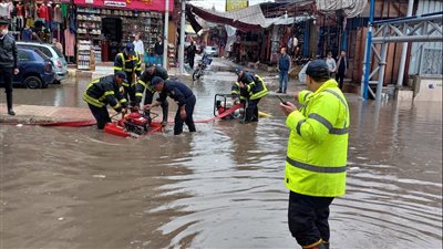 محافظ البحيرة يتفقد أعمال رفع مياه الأمطار بشوارع ونفق شبرا بدمنهور | صور