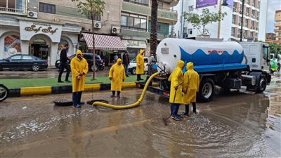 مياه المنوفية تتابع ميدانيا عمليات شفط تجمعات مياه الأمطار بشوارع شبين الكوم