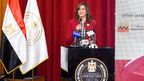 السفيرة نبيلة مكرم