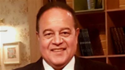 نجاة الإعلامي جمال الشاعر وزوجته من حادث سير خطير 