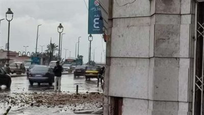 بث مباشر | بسبب الأمطار الغزيرة.. انهيار 7 شرف عقار وحريق 25 سيارة وغرق الشوارع بالإسكندرية