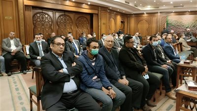 عماد الدين حسين يتلقى العزاء في والده بمسجد الشرطة