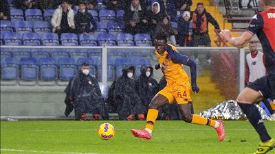 روما يفوز على جنوى بثنائية في الدوري الإيطالي