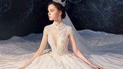 زواج 27 فتاة في فرح جماعي ببورسعيد.. وصاحب أتيليه يتبرع بفساتين زفاف: جبر الخواطر على الله | فيديو جراف