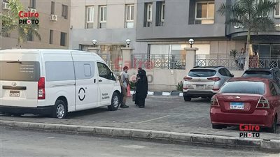 توافد أهالي الراحلة سهير البابلي على المستشفى استعدادًا لتشييع جثمانها │ بث مباشر 