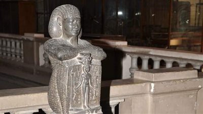 التمثال المسحور.. مصدر يكشف حقيقة نقل الكاهن جد حور إلى المتحف المصري الكبير