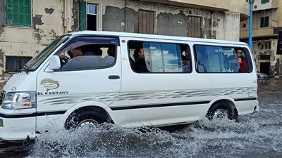 غرق شوارع الإسكندرية بمياه الأمطار عقب موجة طقس سيئ