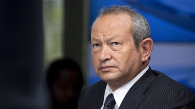 رئيس تحرير عالم الكتاب يرد على نجيب ساويرس بشأن واقعة الزبالين والجائزة