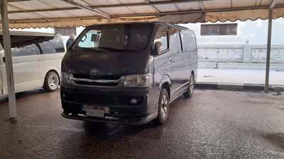 وصول جثمان سلمى الزرقا إلى مسجد المواساة لأداء صلاة الجنازة عليها