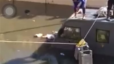 بالحبال والسلالم.. انتشال صناديق سيارة نقل أموال بها 5 ملايين جنيه بالإسكندرية | فيديو