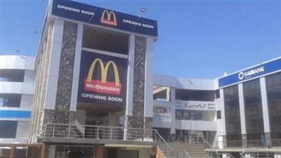 بعد فودافون.. اعتداء عامل ماكدونالدز على طفلة بفرع العبور.. ومدير الفرع: الرحمة عند ربنا | فيديو جراف