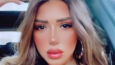 الفنانة سارة سلامة تخضع لعمليات تجميل وتغير ملامحها بالكامل.. وجمهورها: الأول أحلى