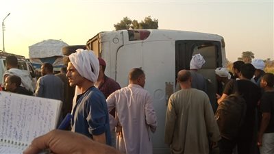 إصابة 12 شخصًا في انقلاب أتوبيس رحلات بطريق الإسماعيلية الصحراوي