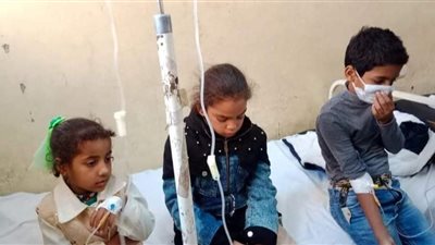 ارتفاع مصابي تسمم عصير الوجبة بقنا لـ 33 تلميذًا.. والصحة: حالتهم مستقرة