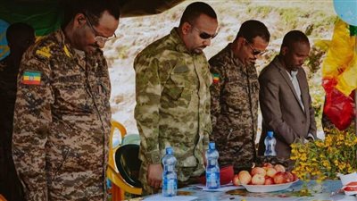 أعطني سلاحًا أطلق يديّ│ آبي أحمد يواجه تيجراي من أرض المعركة.. ماذا يحدث في أديس أبابا؟