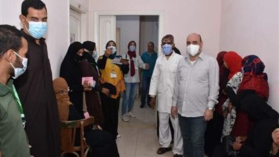 إقبال كثيف على القافلة التنموية لجامعة عين شمس في يومها الأول بمحافظة قنا