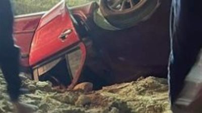 العناية الإلهية تنقذ فتاة بعد سقوط السيارة داخل أعمال حفر بالمعادي | صور