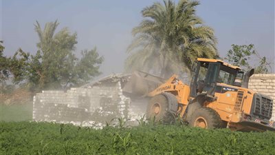 نائب محافظ المنيا يقود حملة لإزالة حالات البناء المخالفة