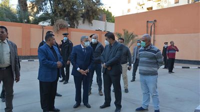 محافظ المنيا يتابع سير العمل بمستشفى ملوي التخصصي وديرمواس المركزي