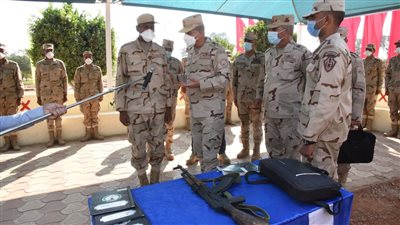 وزير الدفاع يتفقد معسكر إعداد وتأهيل مقاتلي شمال سيناء.. ويلتقي رجال الجيش الثاني |فيديو وصور