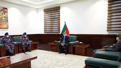رئيس الوزراء السوداني يجتمع بقادة الشرطة ويؤكد على ضرورة تأمين مليونية غد