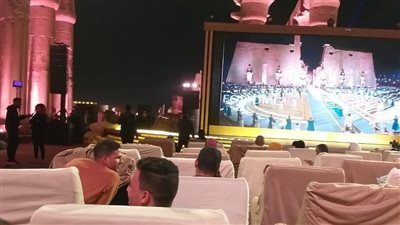 بالزي الفرعوني.. مشاركة مجموعة من الفتيات في حفل افتتاح طريق الكباش