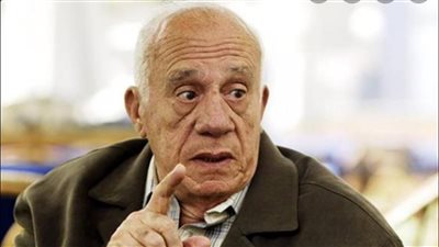 صلاة الجنازة على رئيس الزمالك الأسبق من داخل مسجد النادي