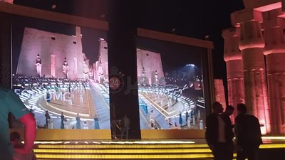 قبل افتتاح الكباش.. لقطات خاصة من مسرح العرض بمعبد الأقصر 
