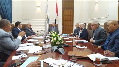 محافظ القاهرة يطالب بدراسة إقامة خزانات أرضية جديدة لاستيعاب مياه الأمطار