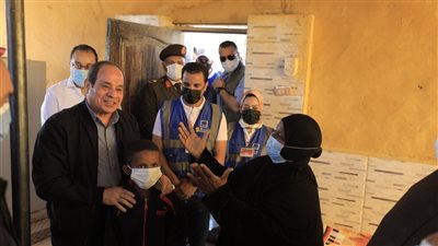 بث مباشر| الرئيس السيسي لأسرة بأسوان: 500 شقة جاهزة ليكم وأنا جاي علشانكم ومش هنسيبكم 