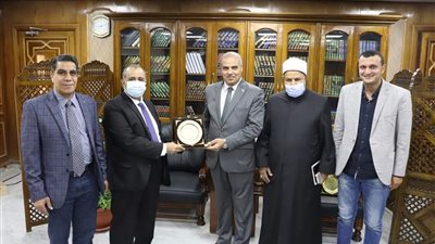 رئيس قسم العظام بطب الأزهر في دمياط يكرم المحرصاوي