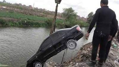 مصرع وإصابة 3 أشخاص من أسرة واحدة إثر سقوط سيارة في ترعة ببورسعيد 