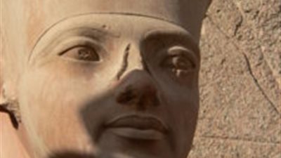 الملك خادمًا له.. تعرف على أهمية المعبود رع في مصر القديمة 