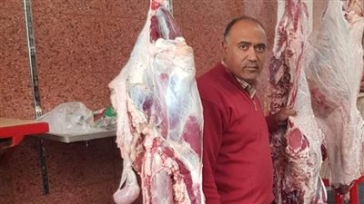 ضبط جزارين في الفيوم بحوزتهما لحوم مذبوحة خارج المجزر الآلي