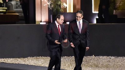 السيسي يستمع إلى شرح وزير الآثار عن تاريخ طريق الكباش قبل افتتاحه 