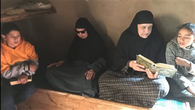 فاقدتان للبصر والحركة.. الشيختان تحية وسنية من ذوي الهمم تحفظان الأطفال القرآن الكريم بكفر الشيخ| صور وفيديو 