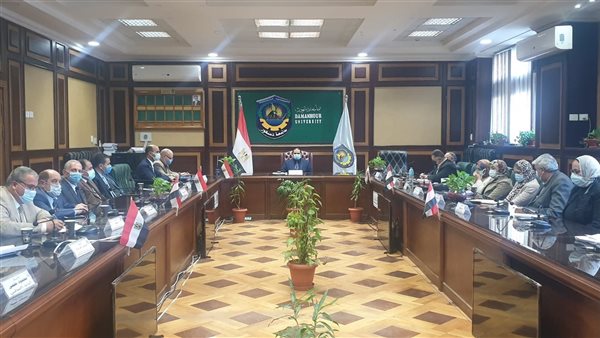 اجتماع مجلس العمداء