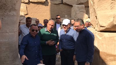 بعد افتتاح طريق الكباش.. رئيس الوزراء ووزير السياحة يتفقدان معبد الكرنك ويلتقيان السائحين │ صور